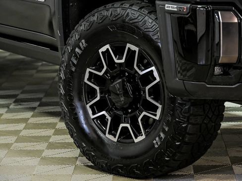 Used 2024 GMC Sierra 2500 AT4X AWD/4WD image 3