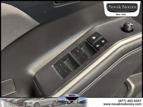 Used 2022 Toyota Highlander L image 14