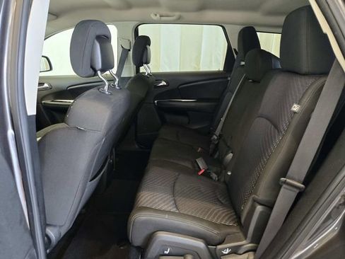 Used 2019 Dodge Journey SE image 9