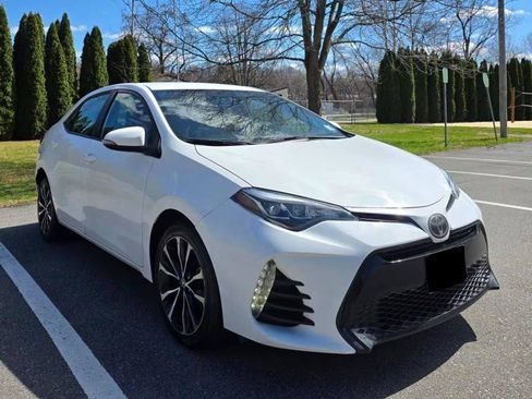 Used 2019 Toyota Corolla SE FWD image 2