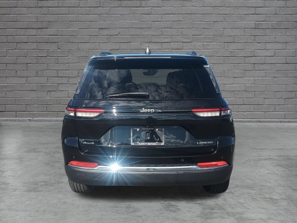 Used 2023 Jeep Grand Cherokee Laredo w/ Luxury Tech Group I AWD/4WD image 7