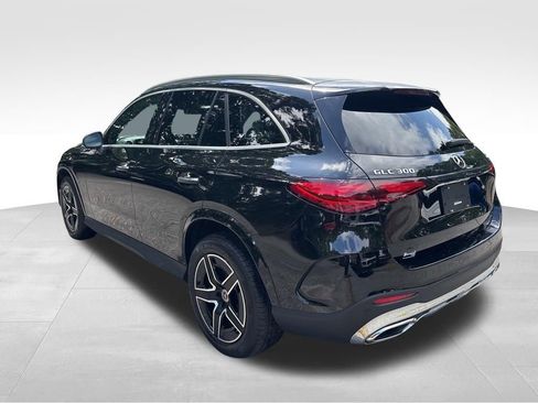 Used 2025 Mercedes-Benz GLC 300 4MATIC image 3
