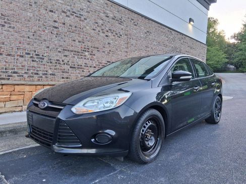 Used 2014 Ford Focus SE FWD image 1