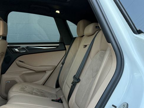 Used 2021 Porsche Macan image 22