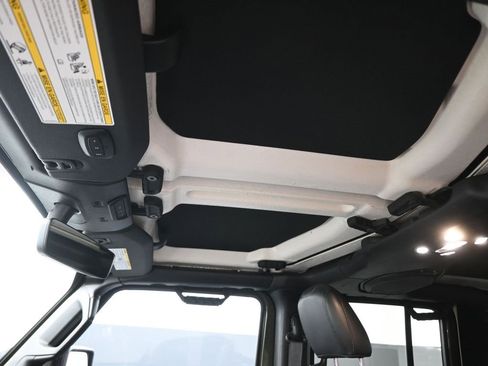 Used 2023 Jeep Gladiator Rubicon w/ LED Lighting Group image 23