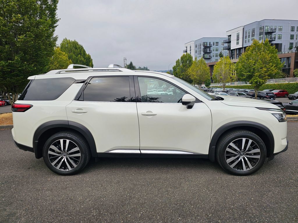 Used 2024 Nissan Pathfinder Platinum AWD/4WD image 4