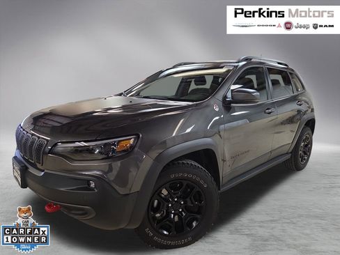 Used 2019 Jeep Cherokee Trailhawk image 1