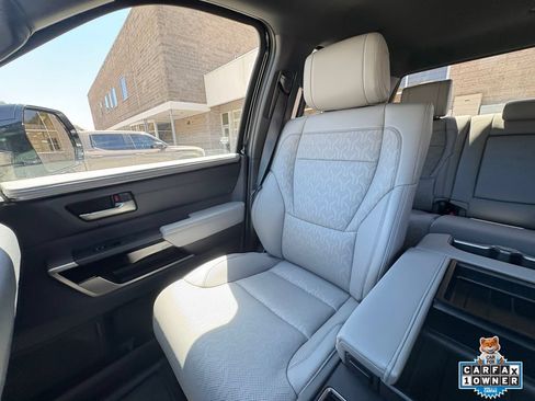 Used 2025 Toyota Tundra Limited AWD/4WD image 23