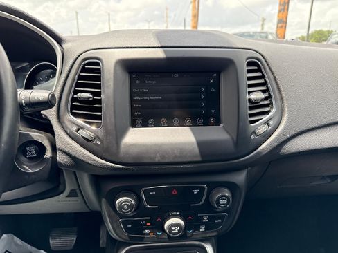 Used 2018 Jeep Compass Latitude w/ Popular Equipment Group AWD/4WD image 23