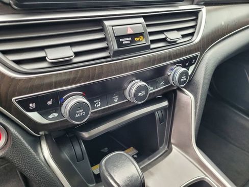 Used 2018 Honda Accord Touring image 16
