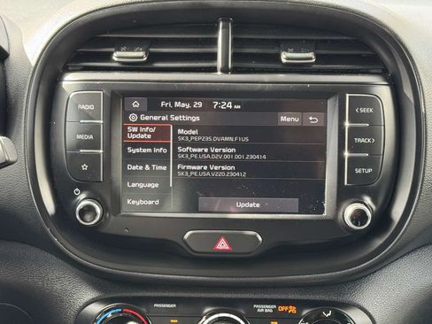 Used 2025 Kia Soul LX w/ LX Technology Package FWD image 21