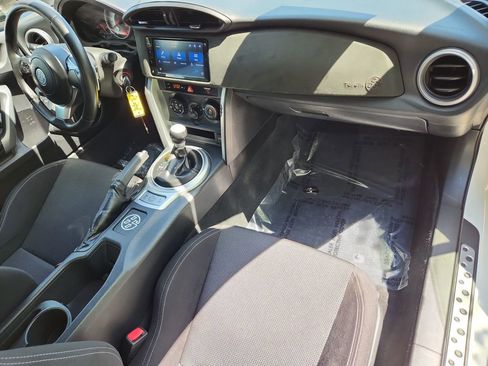 Used 2020 Toyota 86 RWD image 24