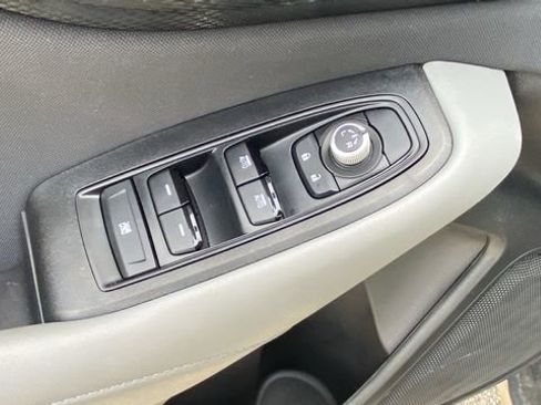 Used 2025 Subaru Outback Premium image 19