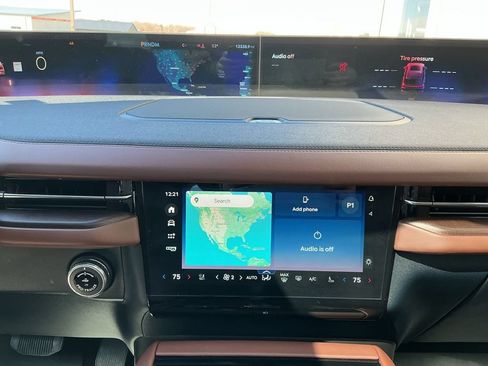 Used 2025 Lincoln Navigator L Reserve AWD/4WD image 16