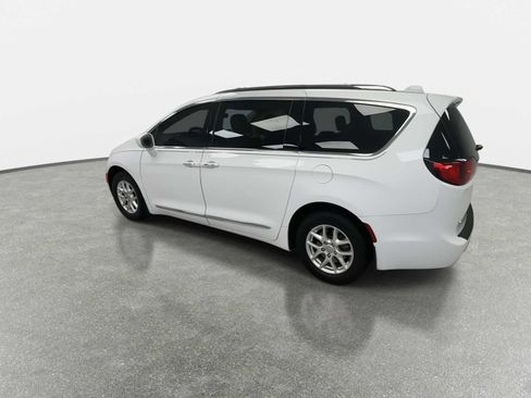 Used 2020 Chrysler Pacifica Touring-L FWD image 6