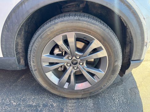 Used 2022 Ford Explorer XLT w/ Equipment Group 202A AWD/4WD image 6