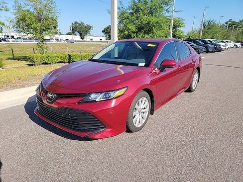 Used 2019 Toyota Camry LE image 1