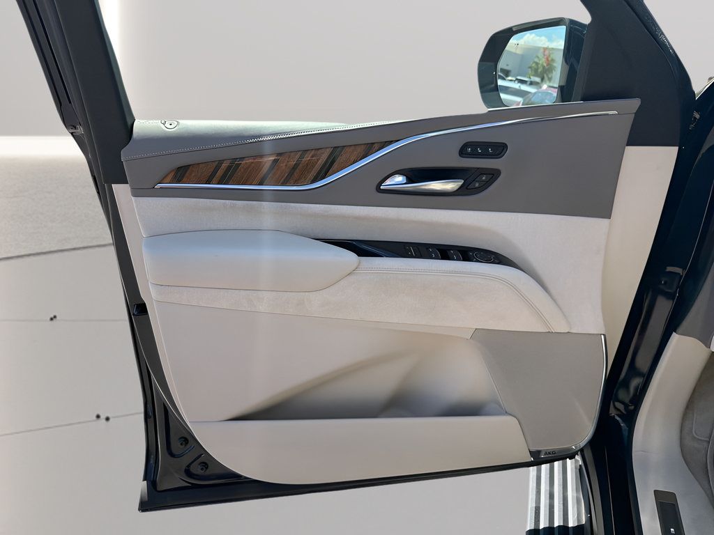 Used 2021 Cadillac Escalade ESV Premium Luxury Platinum w/ Heavy-Duty Trailer Package AWD/4WD image 21