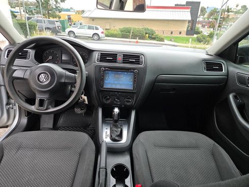 Used 2013 Volkswagen Jetta S image 32