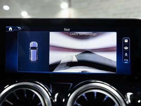 Certified 2025 Mercedes-Benz GLB 250 4MATIC image 17