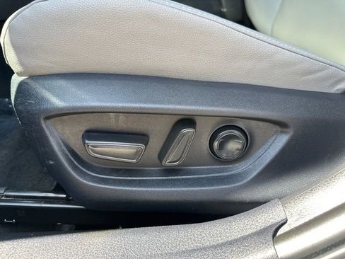 Used 2025 Toyota Camry SE w/ Convenience Package image 31