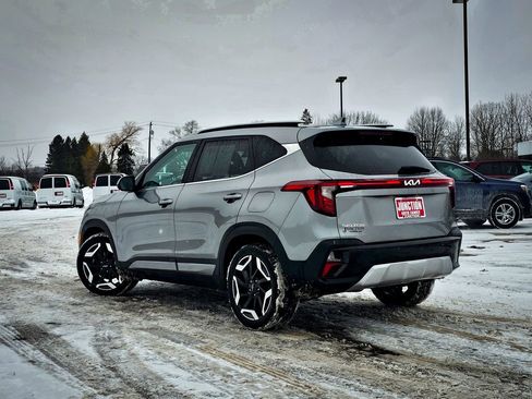 Used 2024 Kia Seltos SX w/ SX Sunroof Package image 5