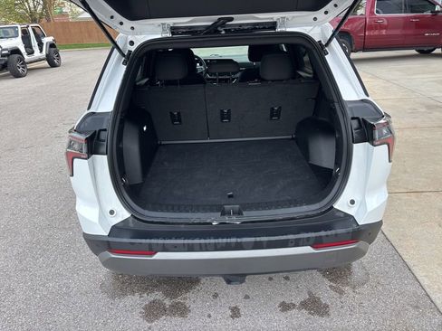 Used 2025 Chevrolet Equinox LT FWD image 34