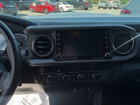 Used 2022 Toyota Tacoma TRD Sport AWD/4WD image 25