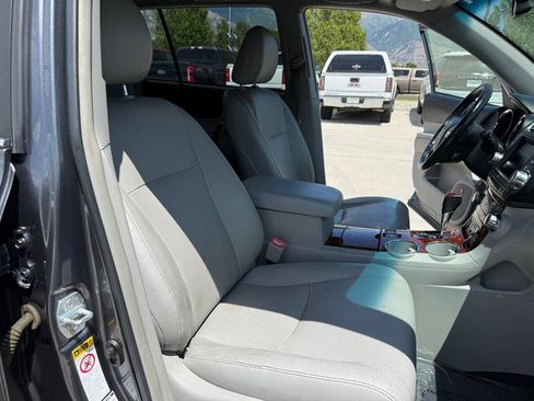 Used 2011 Toyota Highlander Limited w/ Tow Pkg AWD/4WD image 26