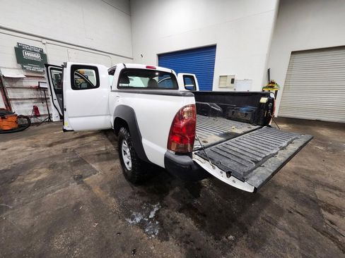 Used 2015 Toyota Tacoma 4x4 Access Cab image 18