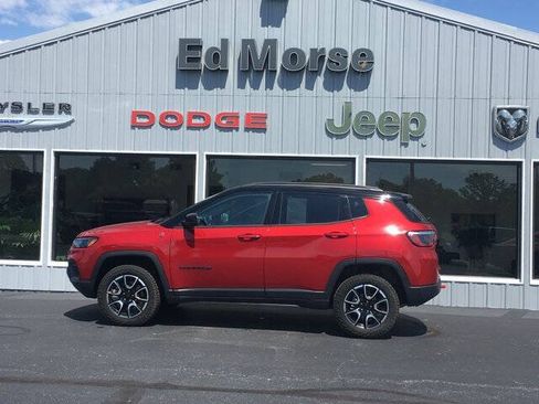 Used 2024 Jeep Compass Trailhawk AWD/4WD image 6