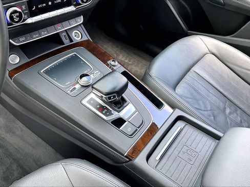 Used 2020 Audi Q5 2.0T Premium Plus w/ Premium Plus Package image 17