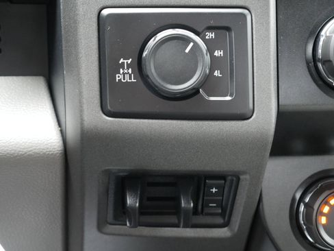 Used 2019 Ford F250 XL w/ Power Equipment Group image 9