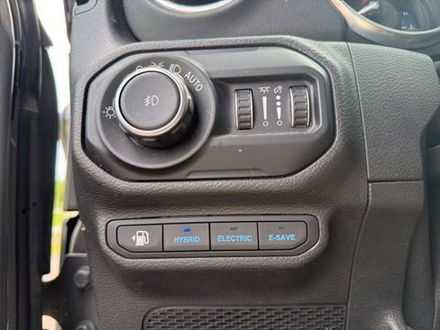 Used 2021 Jeep Wrangler Unlimited Sahara w/ Cold Weather Group AWD/4WD image 23
