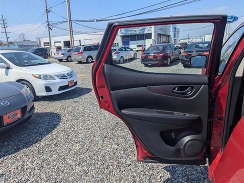 Used 2018 Nissan Rogue Sport S w/ S Appearance Package FWD image 12
