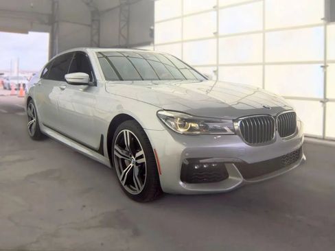 Used 2018 BMW 750i w/ Executive Package RWD image 1