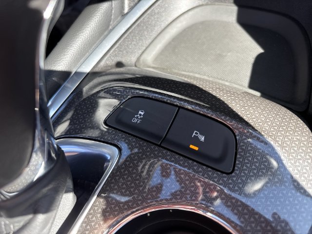 Used 2018 Chevrolet Malibu LT w/ Leather Package FWD image 30