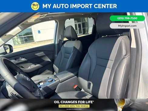 Used 2025 Nissan Rogue SV w/ SV Premium Package AWD/4WD image 13