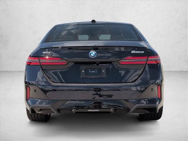 Used 2027 BMW 550e xDrive AWD/4WD image 8