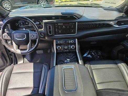 Used 2023 GMC Yukon XL Denali w/ Advanced Technology Package AWD/4WD image 18