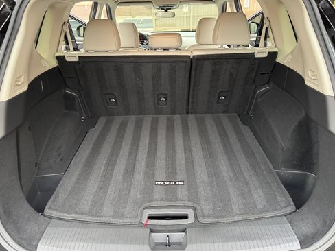 Used 2024 Nissan Rogue SV w/ SV Premium Package image 18