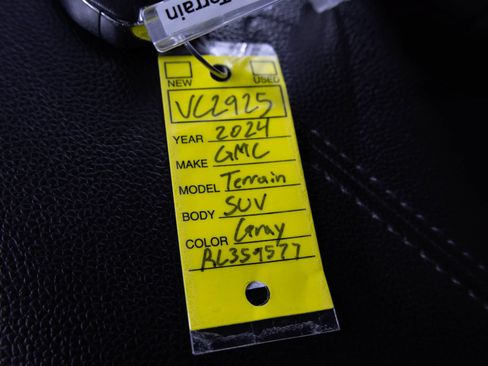 Used 2024 GMC Terrain SLE AWD/4WD image 32