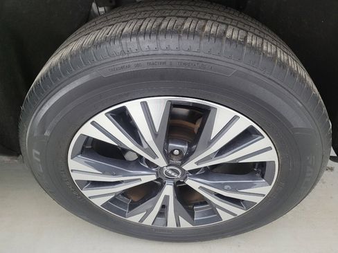 Used 2023 Nissan Rogue SV image 31