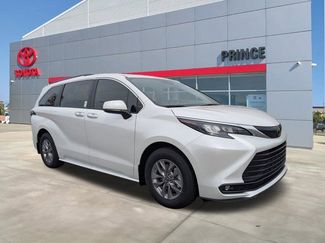 New 2026 Toyota Sienna XLE video 1