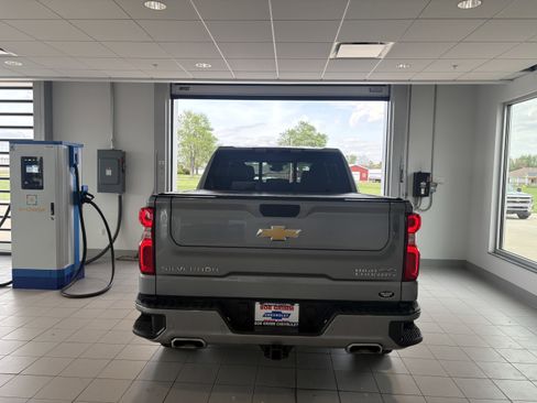 Used 2025 Chevrolet Silverado 1500 High Country image 4