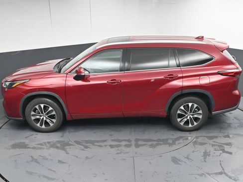 Certified 2022 Toyota Highlander XLE image 38