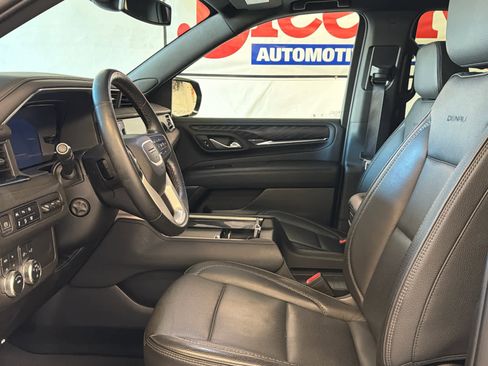 Used 2023 GMC Yukon XL Denali image 11
