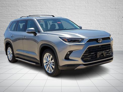 Used 2025 Toyota Grand Highlander AWD image 6