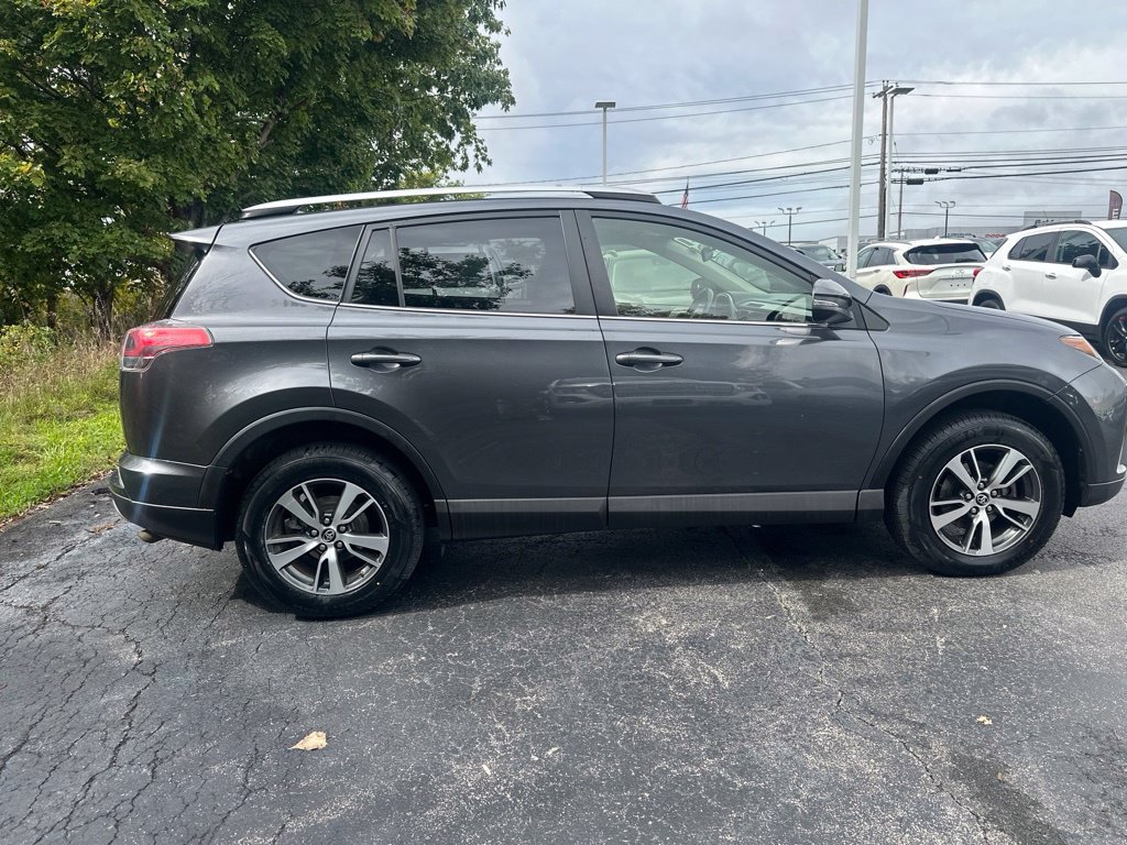 Used 2016 Toyota RAV4 XLE AWD/4WD image 4