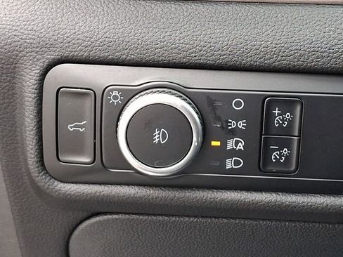 Used 2023 Ford Explorer Limited image 26